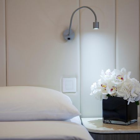 Silka Seaview Hotel Гонконг Экстерьер фото