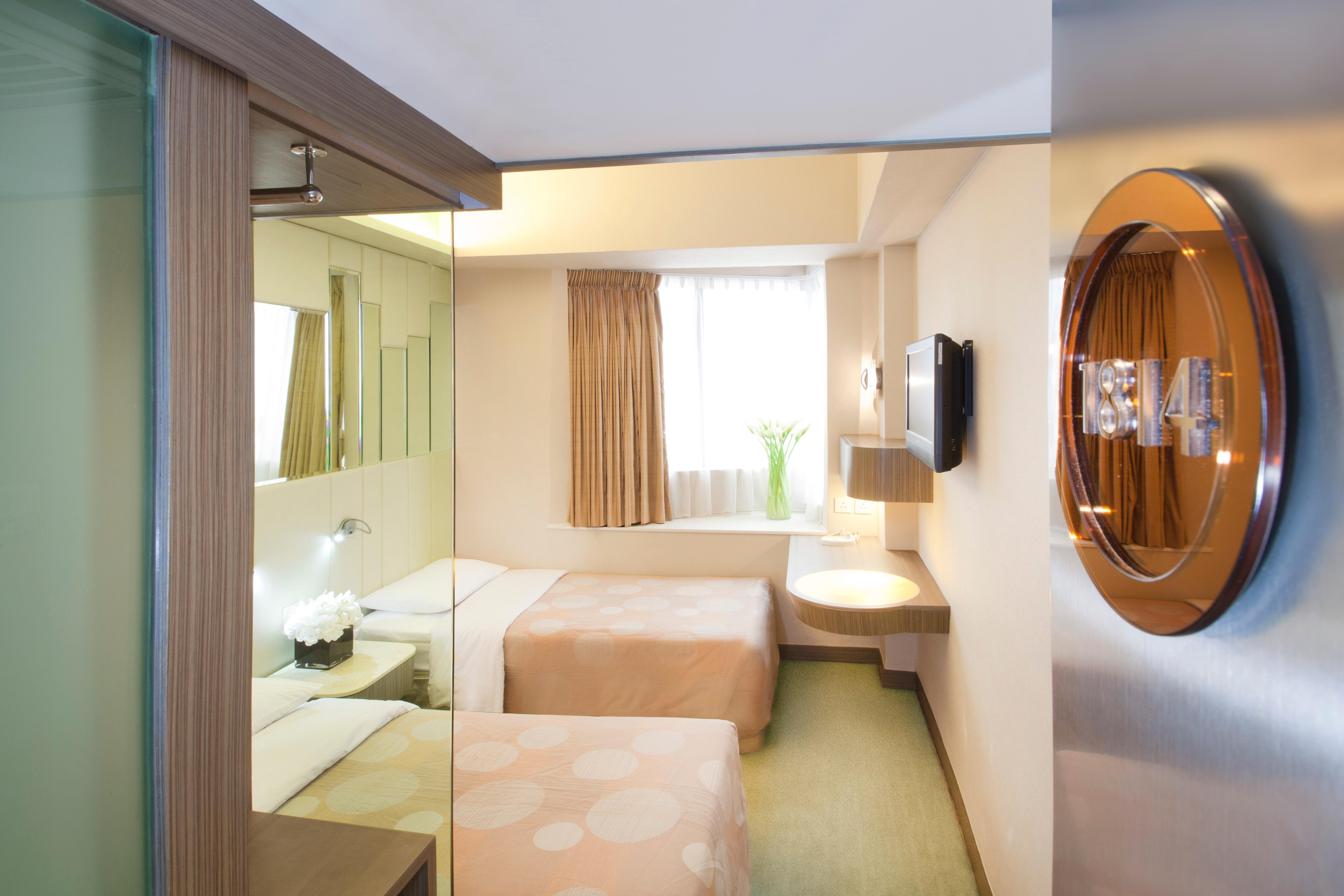 Silka Seaview Hotel Гонконг Экстерьер фото