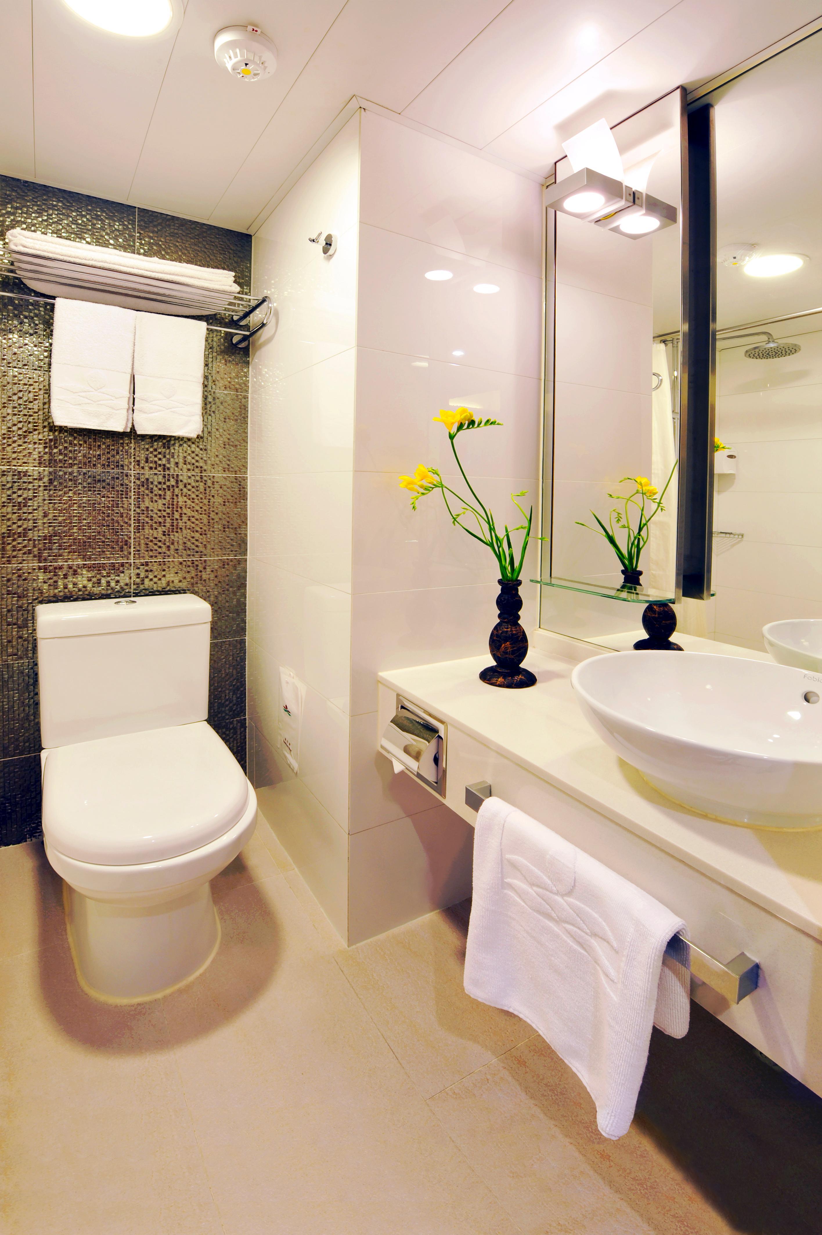 Silka Seaview Hotel Гонконг Экстерьер фото