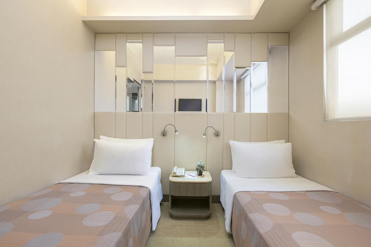 Silka Seaview Hotel Гонконг Экстерьер фото